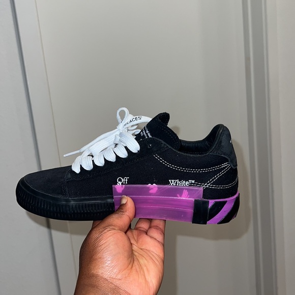 Size 7 Off white sneakers. - Picture 3 of 4